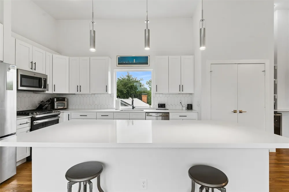 2611 Hondo Avenue #101 Dallas, TX 75219