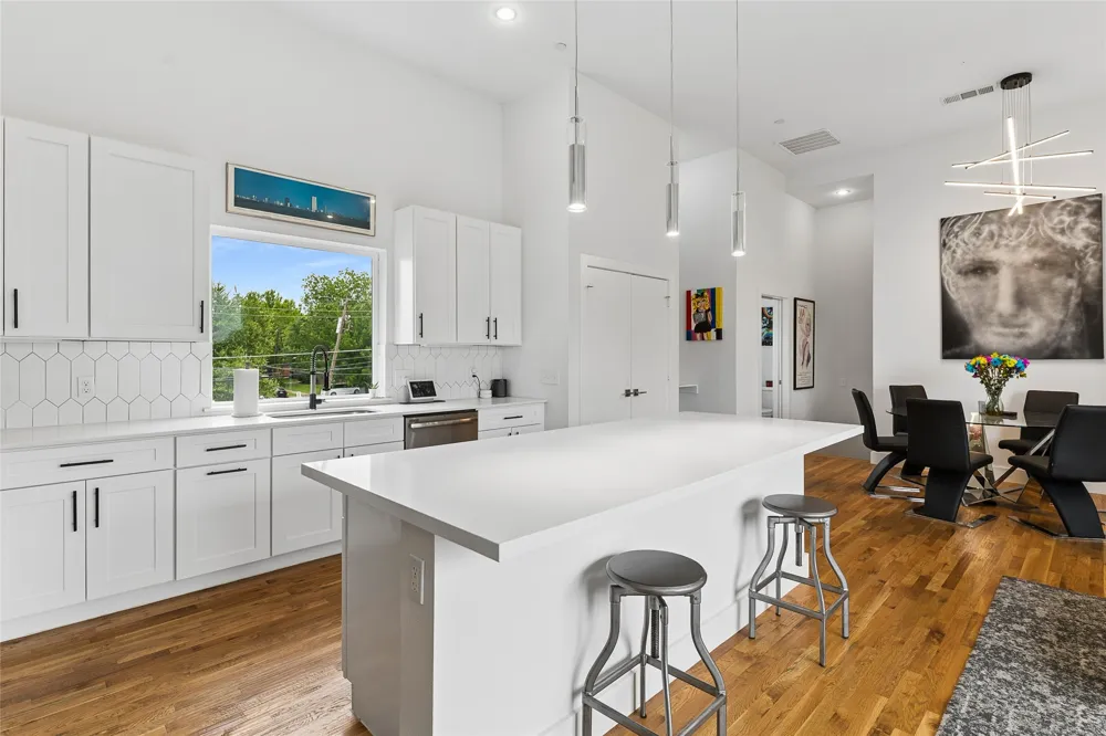 2611 Hondo Avenue #101 Dallas, TX 75219