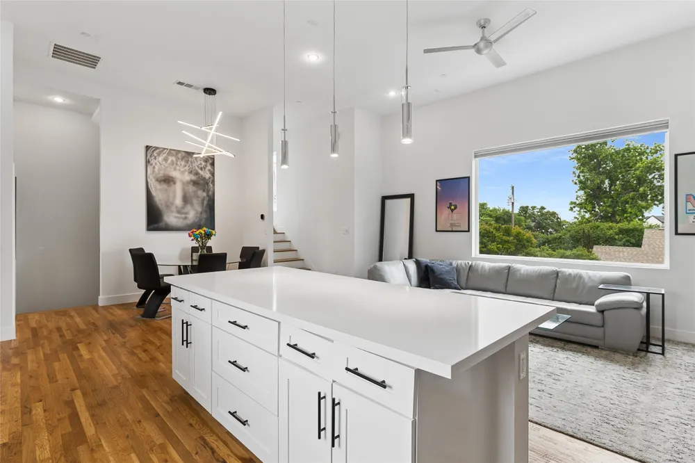 2611 Hondo Avenue #101 Dallas, TX 75219
