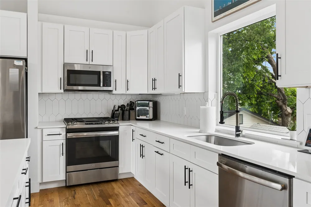 2611 Hondo Avenue #101 Dallas, TX 75219