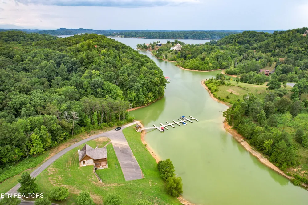 79 Stone Bridge Drive Dandridge, TN 37725