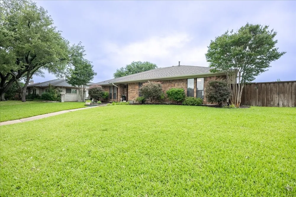 2223 Valley Mill Carrollton, TX 75006