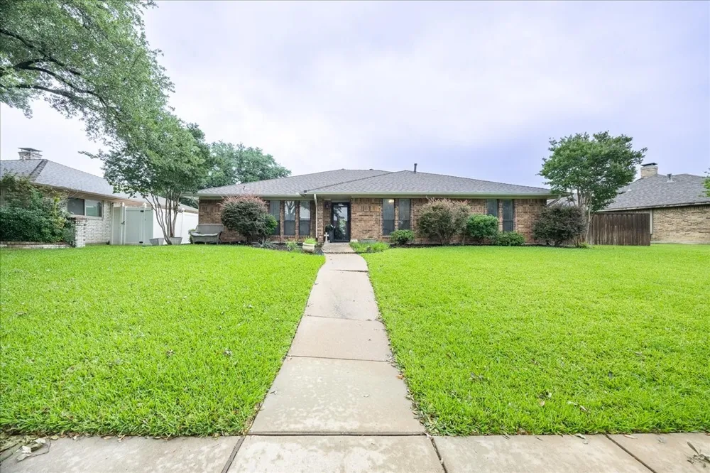 2223 Valley Mill Carrollton, TX 75006