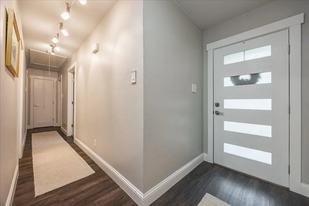 2223 Valley Mill Carrollton, TX 75006