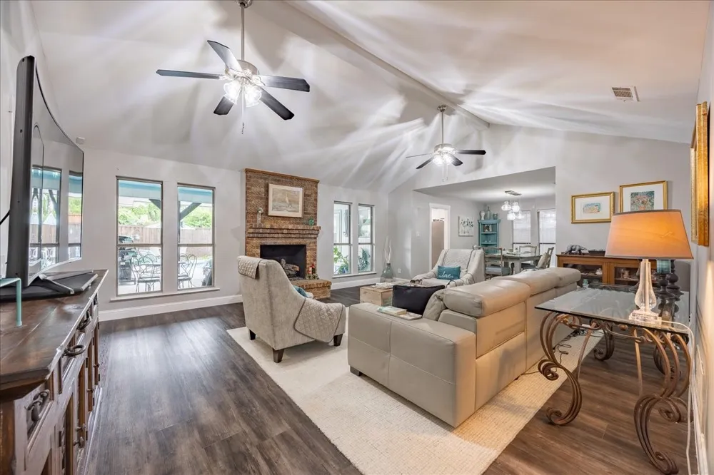 2223 Valley Mill Carrollton, TX 75006
