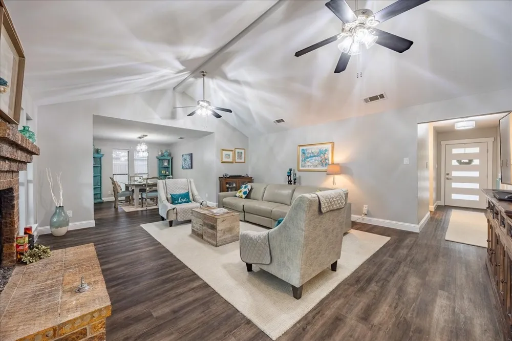 2223 Valley Mill Carrollton, TX 75006