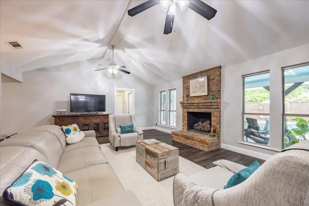 2223 Valley Mill Carrollton, TX 75006