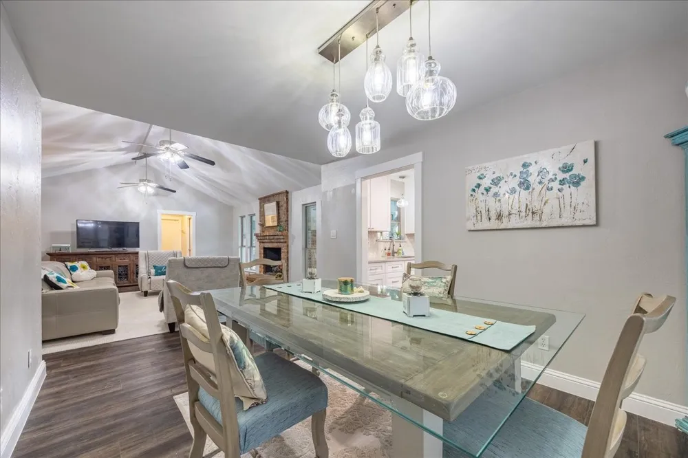 2223 Valley Mill Carrollton, TX 75006