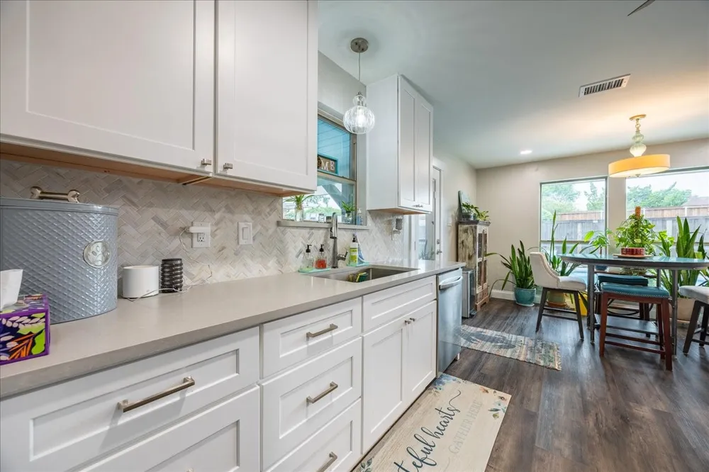 2223 Valley Mill Carrollton, TX 75006