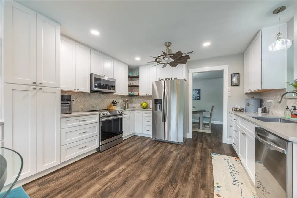 2223 Valley Mill Carrollton, TX 75006