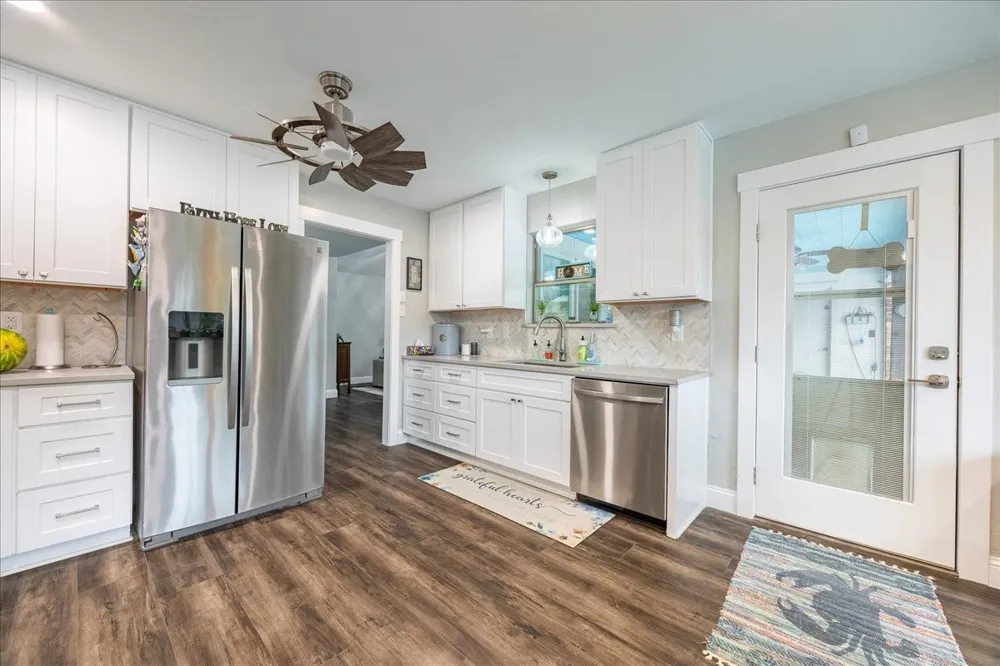 2223 Valley Mill Carrollton, TX 75006