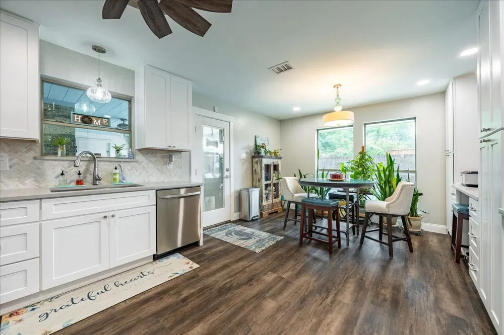 2223 Valley Mill Carrollton, TX 75006