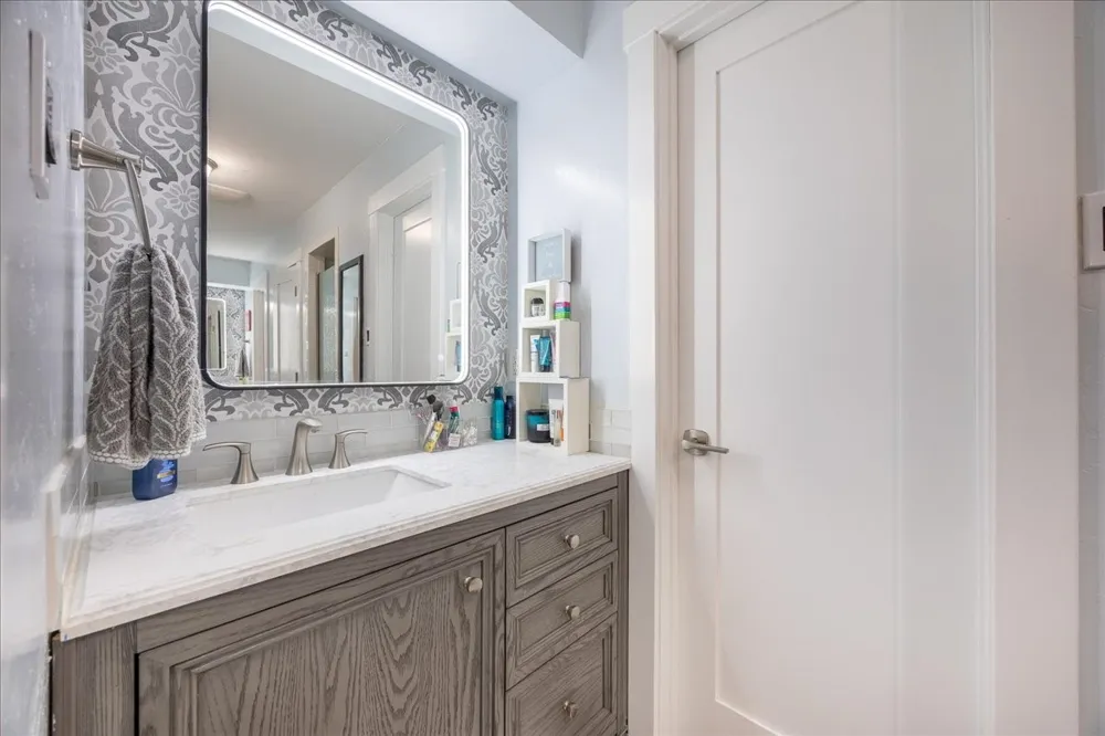 2223 Valley Mill Carrollton, TX 75006