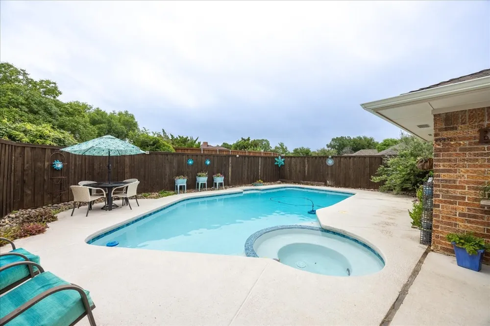 2223 Valley Mill Carrollton, TX 75006