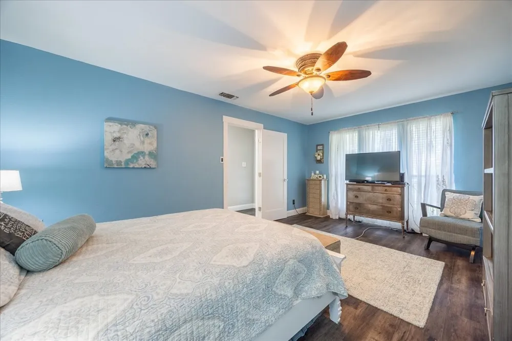 2223 Valley Mill Carrollton, TX 75006