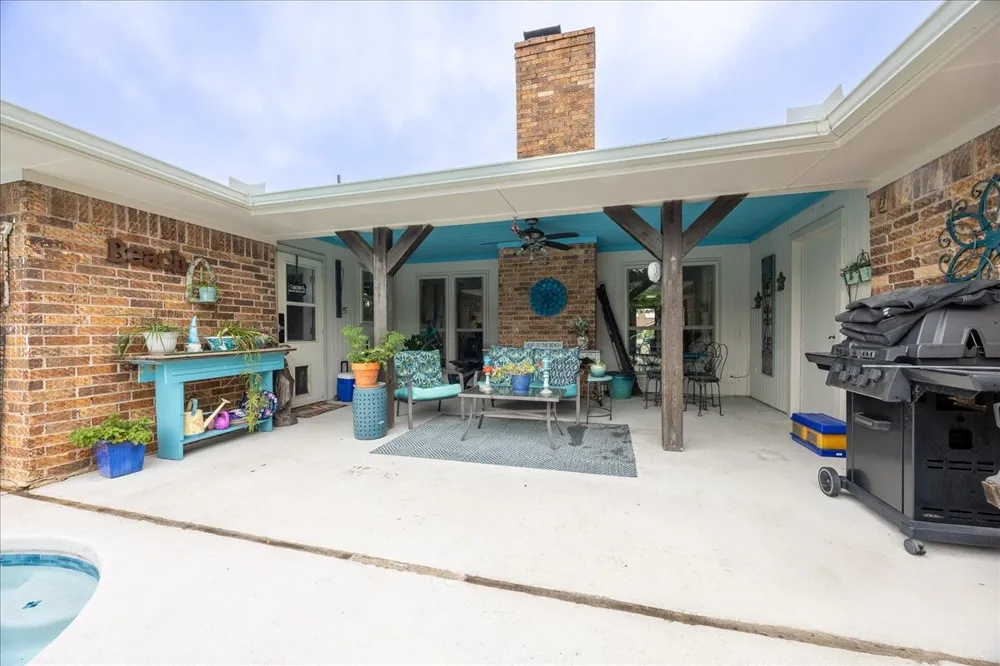 2223 Valley Mill Carrollton, TX 75006