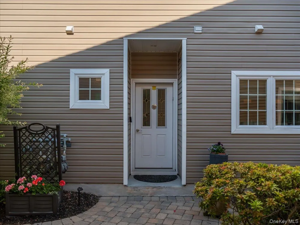 6 WESTMINSTER WAY Pomona, NY 10970