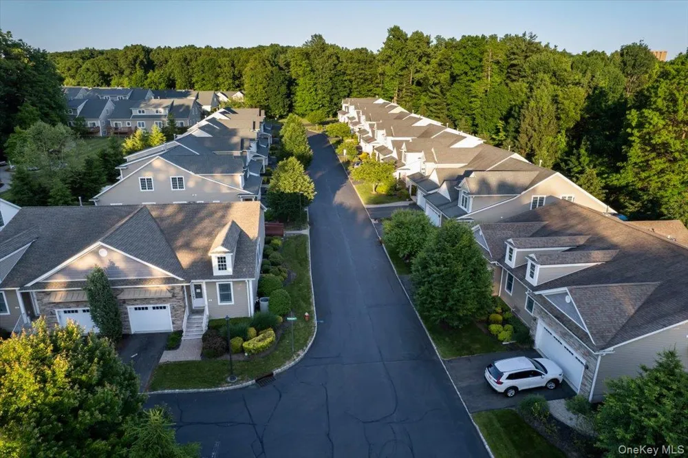 6 WESTMINSTER WAY Pomona, NY 10970