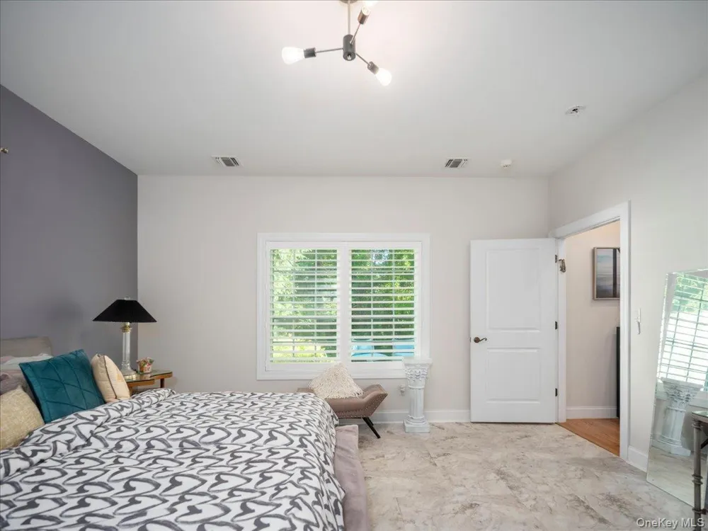 6 WESTMINSTER WAY Pomona, NY 10970