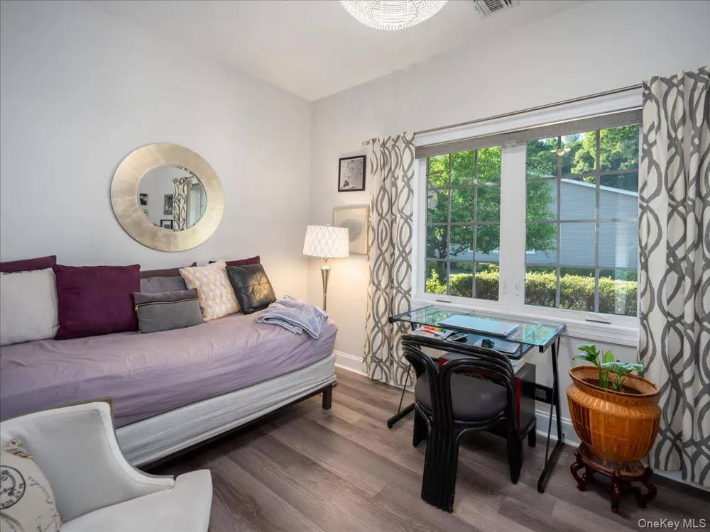 6 WESTMINSTER WAY Pomona, NY 10970