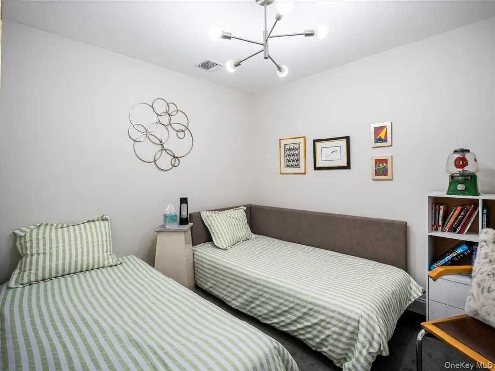 6 WESTMINSTER WAY Pomona, NY 10970