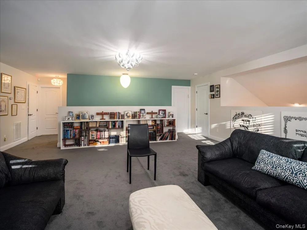 6 WESTMINSTER WAY Pomona, NY 10970