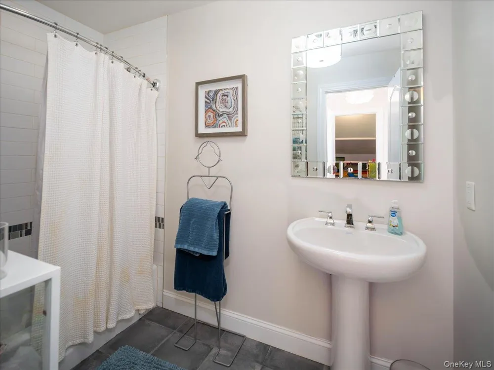 6 WESTMINSTER WAY Pomona, NY 10970