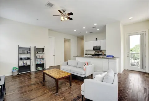 2708 San Pedro Street #301