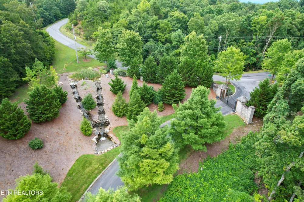 78 Stone Bridge Drive Dandridge, TN 37725