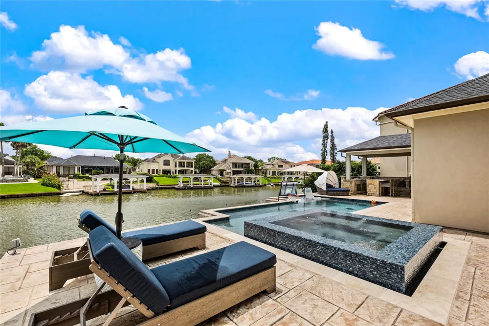 3038 S Island Drive Seabrook, TX 77586