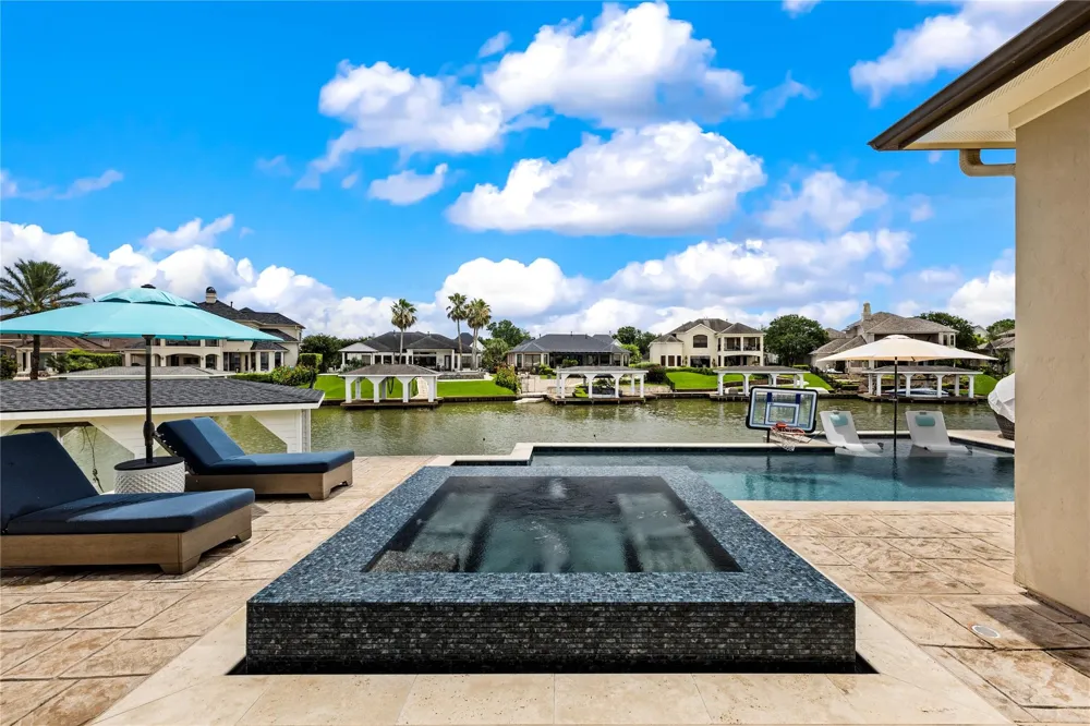 3038 S Island Drive Seabrook, TX 77586