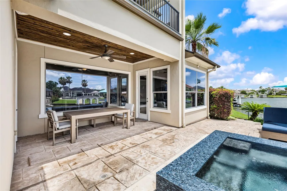 3038 S Island Drive Seabrook, TX 77586