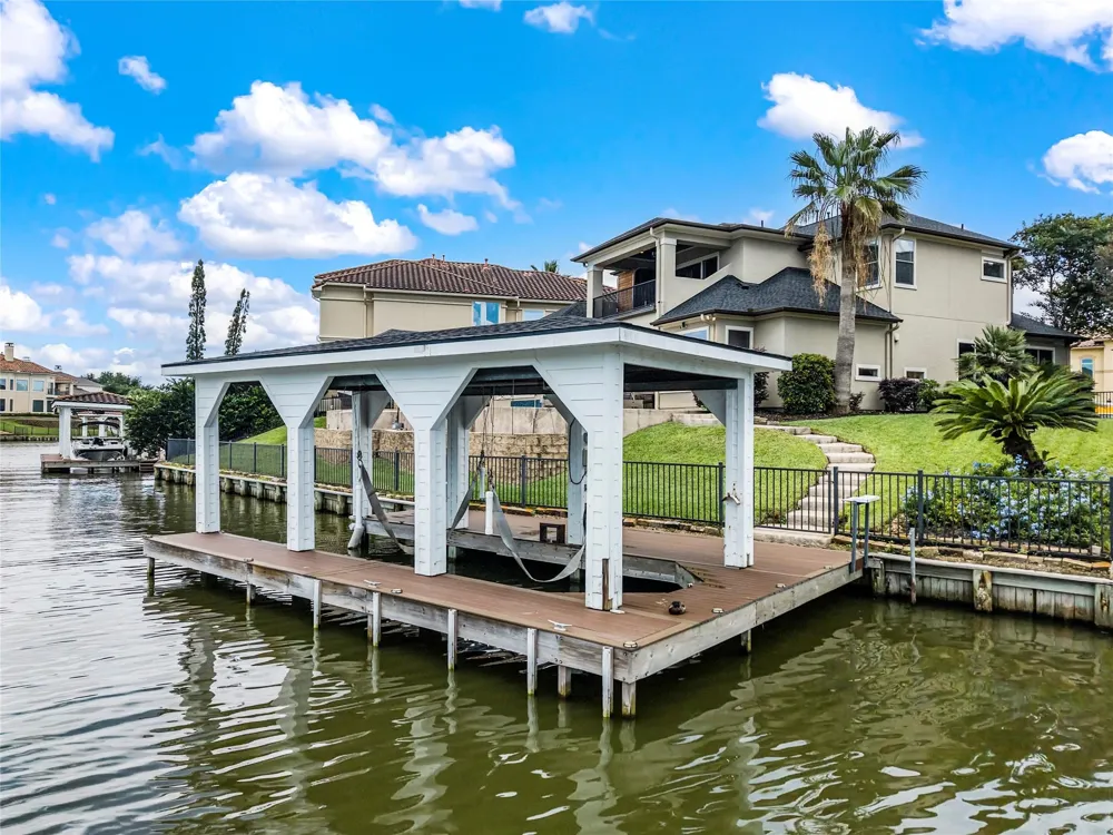 3038 S Island Drive Seabrook, TX 77586
