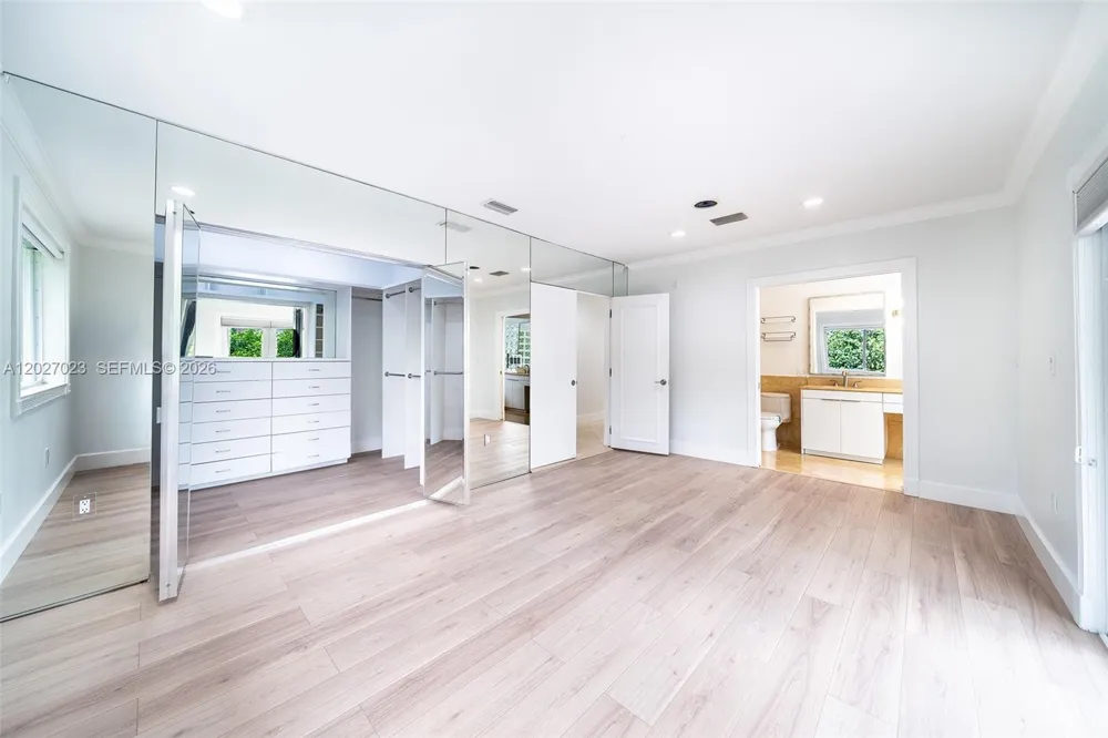 9835 W Broadview Dr Bay Harbor Islands, FL 33154