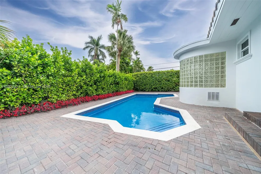 9835 W Broadview Dr Bay Harbor Islands, FL 33154