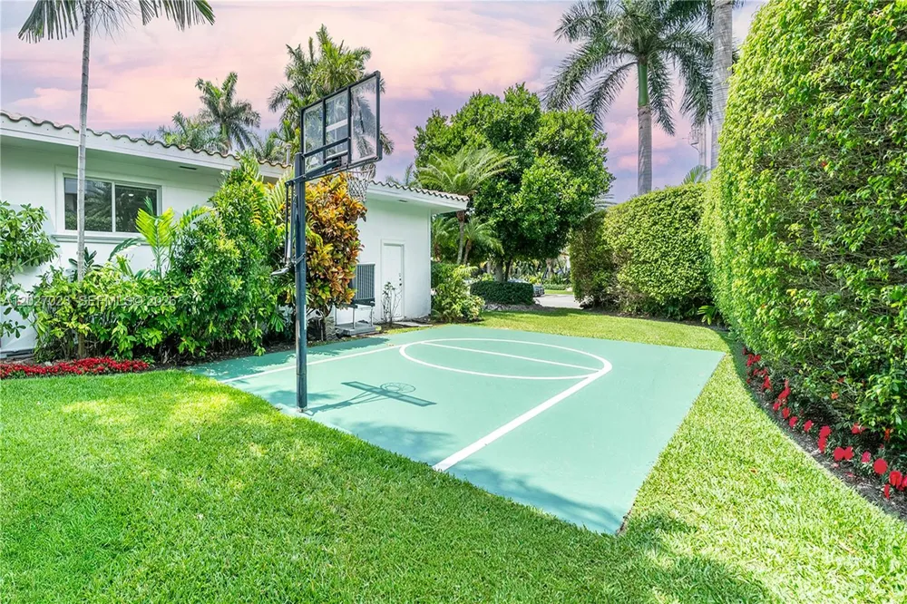 9835 W Broadview Dr Bay Harbor Islands, FL 33154