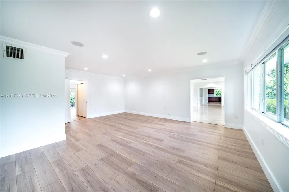 9835 W Broadview Dr Bay Harbor Islands, FL 33154