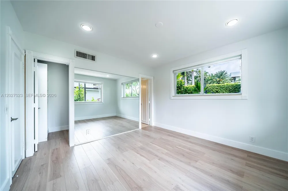 9835 W Broadview Dr Bay Harbor Islands, FL 33154