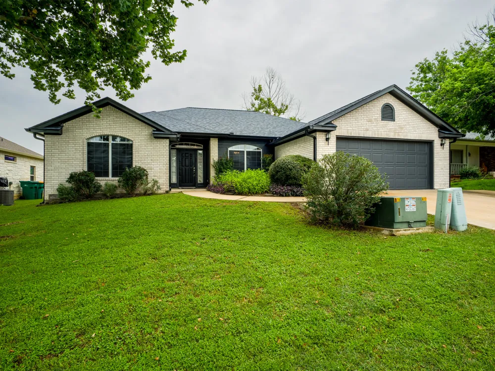 408 Spyglass Street Meadowlakes, TX 78654