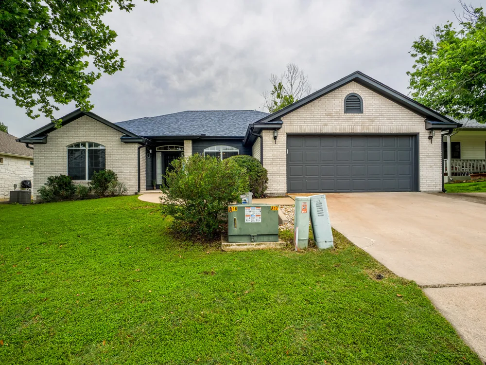 408 Spyglass Street Meadowlakes, TX 78654