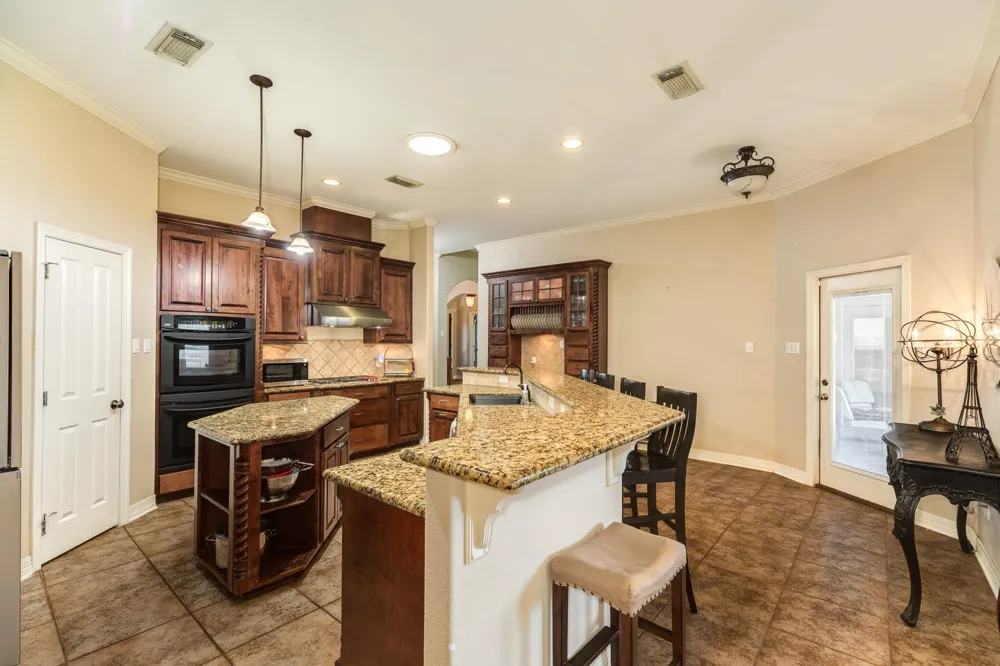 101 Mallard Dr Clute, TX 77531