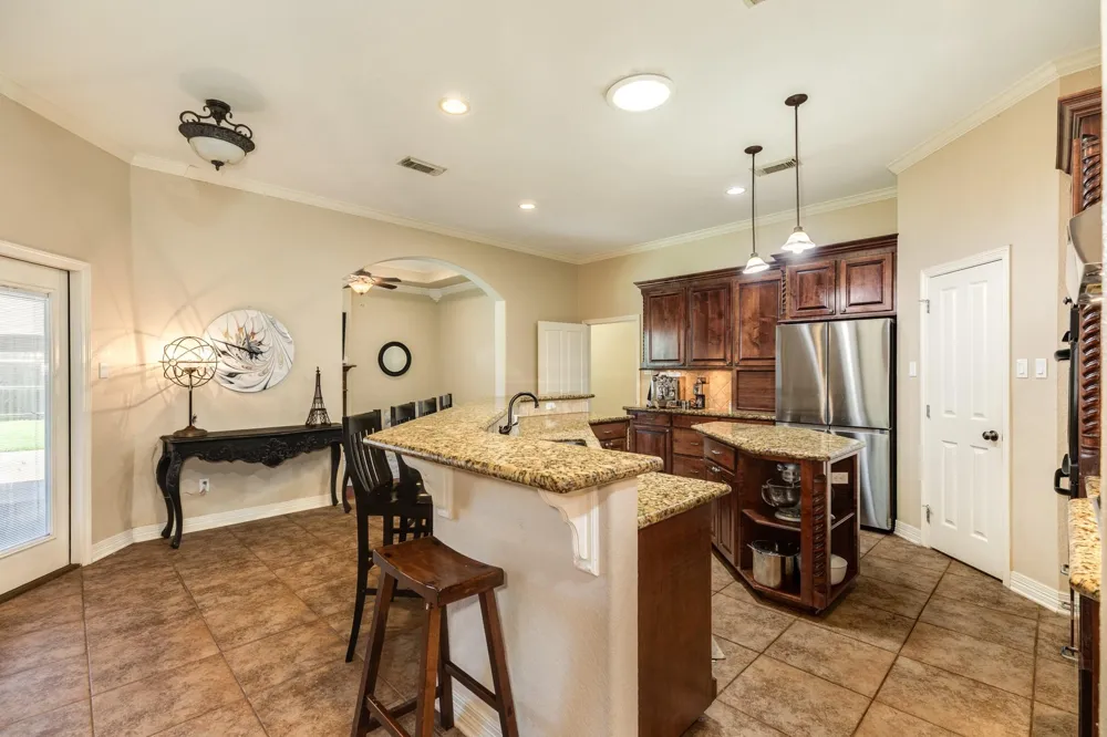 101 Mallard Dr Clute, TX 77531