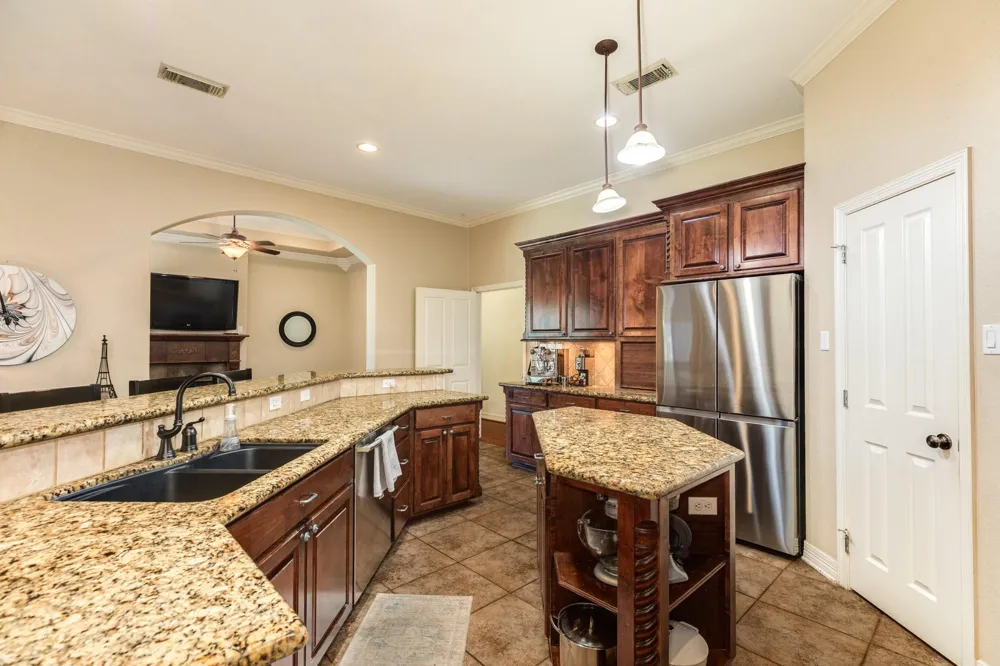 101 Mallard Dr Clute, TX 77531