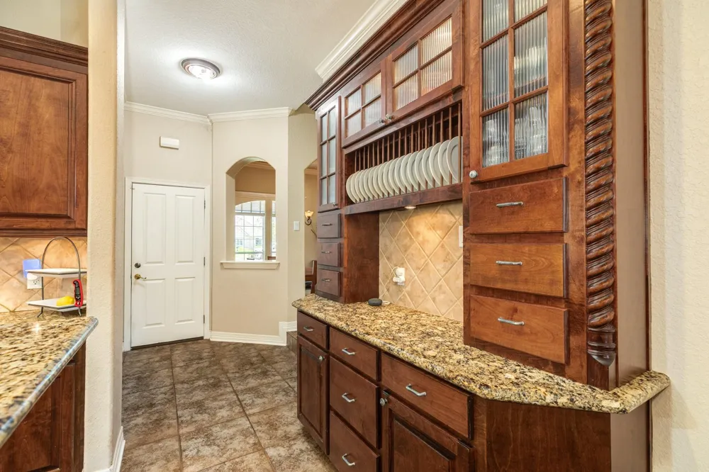 101 Mallard Dr Clute, TX 77531