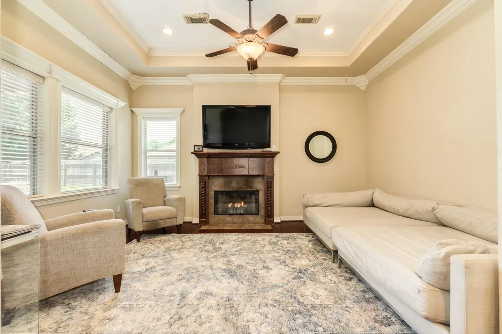 101 Mallard Dr Clute, TX 77531