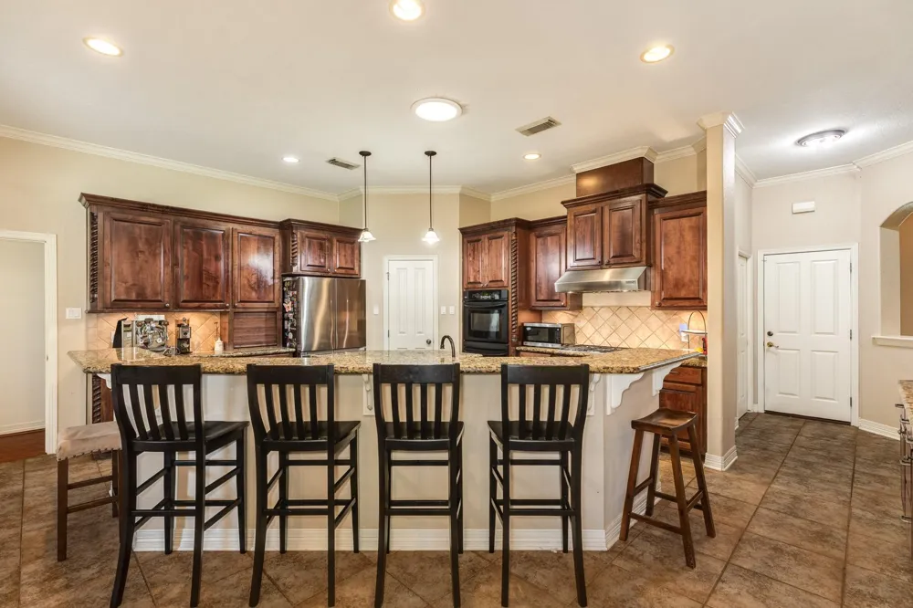 101 Mallard Dr Clute, TX 77531