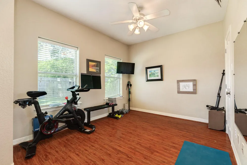 101 Mallard Dr Clute, TX 77531