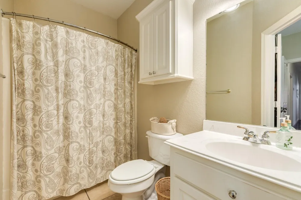 101 Mallard Dr Clute, TX 77531