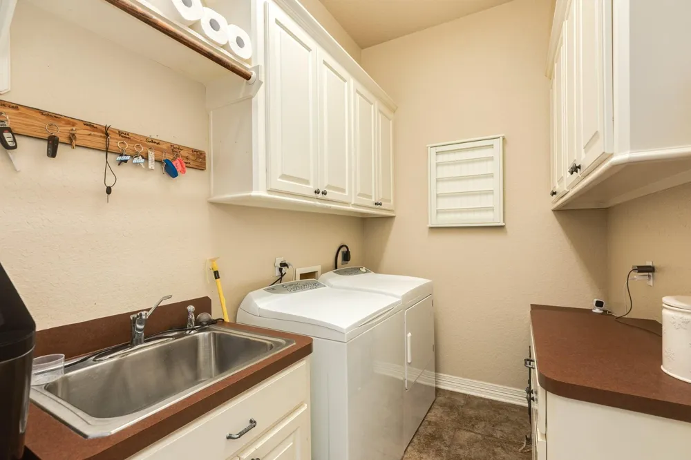 101 Mallard Dr Clute, TX 77531