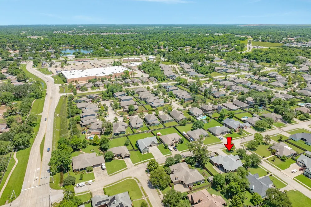 101 Mallard Dr Clute, TX 77531